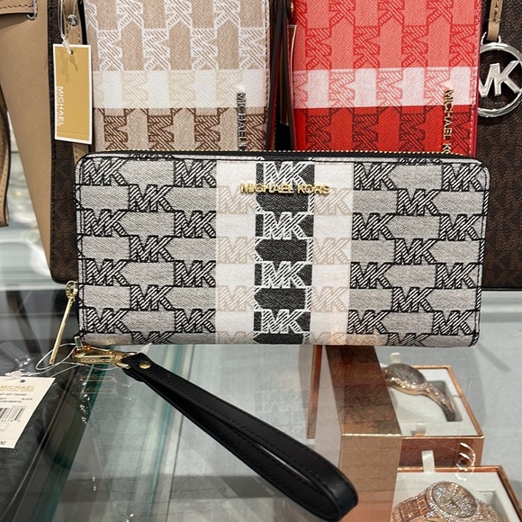 MICHAEL KORS Leather Continental Phone Holder Wristlet Wallet 
Black 
NWT - Picture 10 of 16